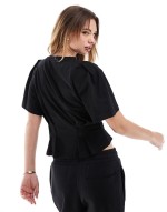 seam detail short sve corset waist t-shirt in black