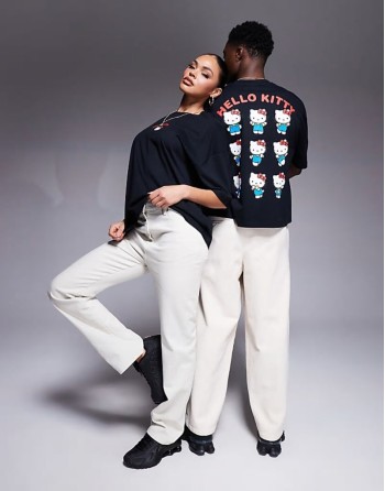 unisex boxy oversized license t-shirt with Hello Kitty prints in black