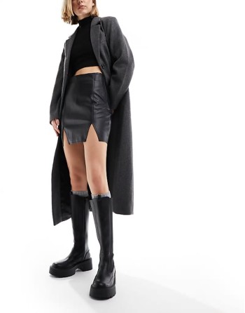 faux leather mini skirt in black