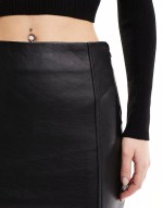 faux leather mini skirt in black